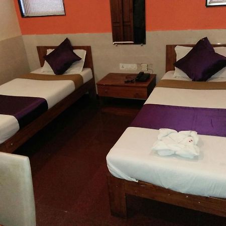 Hotel Q Deck Mumbai Kültér fotó