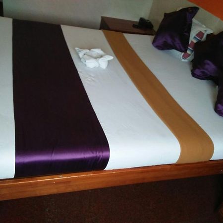 Hotel Q Deck Mumbai Kültér fotó