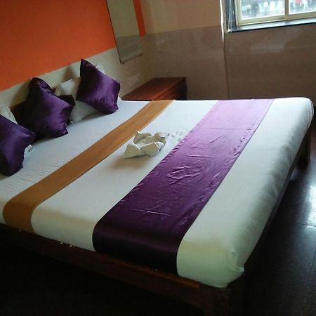 Hotel Q Deck Mumbai Kültér fotó