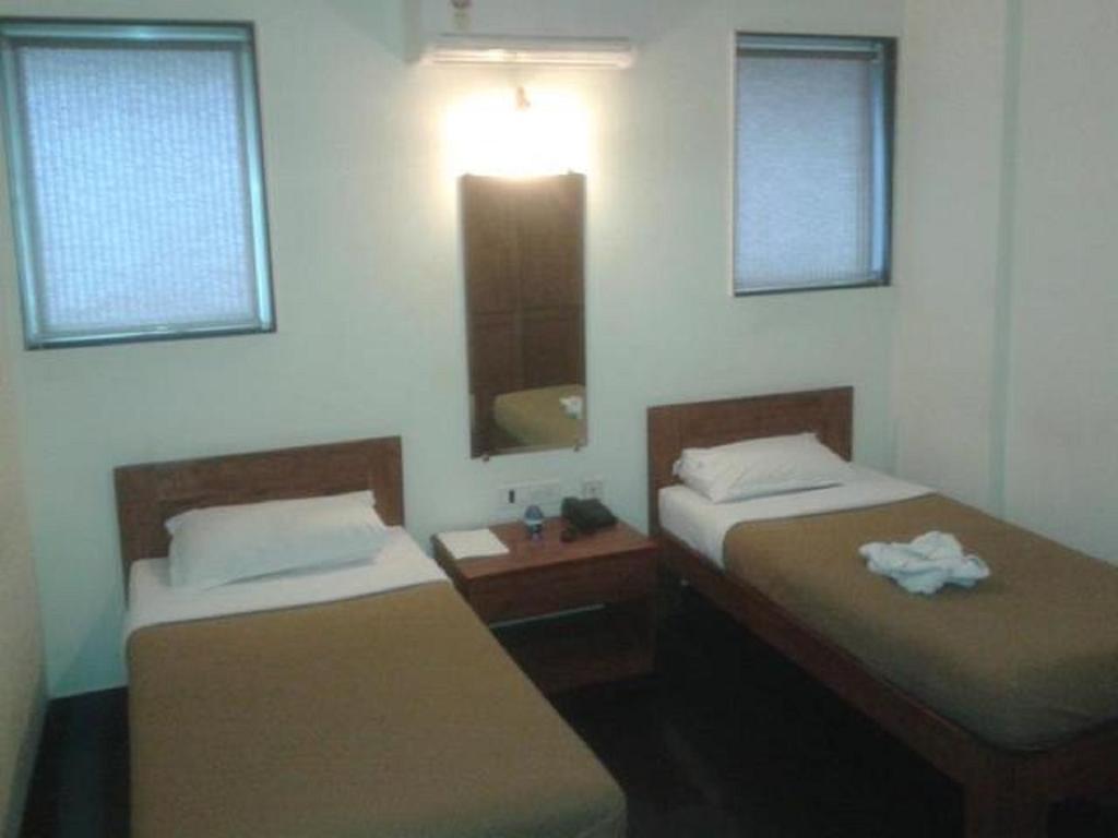 Hotel Q Deck Mumbai Kültér fotó