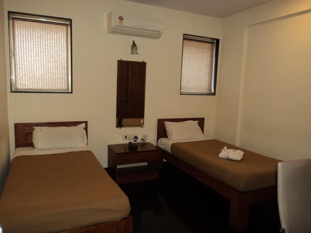 Hotel Q Deck Mumbai Szoba fotó