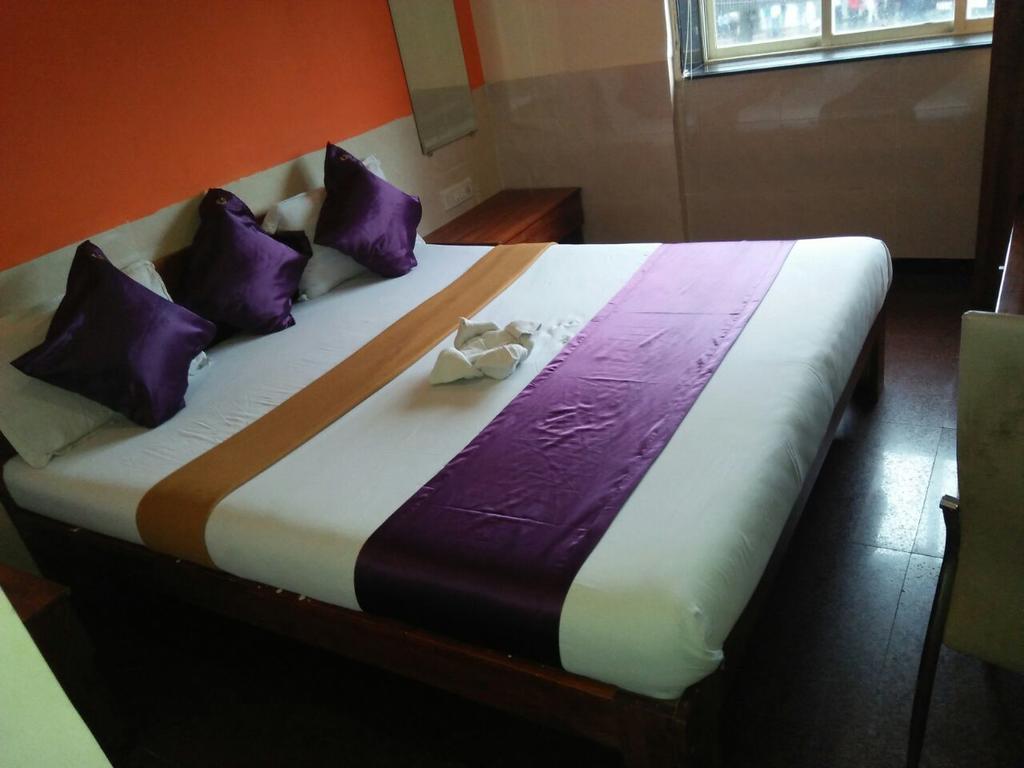Hotel Q Deck Mumbai Kültér fotó
