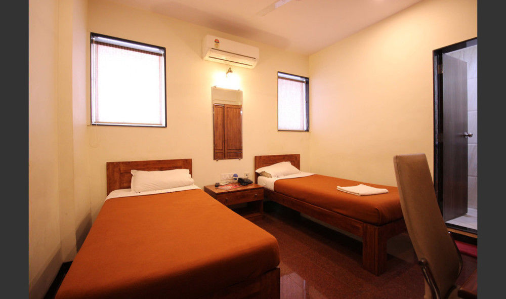 Hotel Q Deck Mumbai Kültér fotó