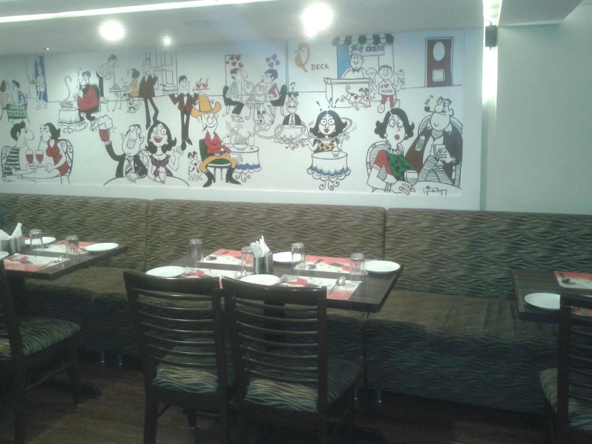 Hotel Q Deck Mumbai Kültér fotó