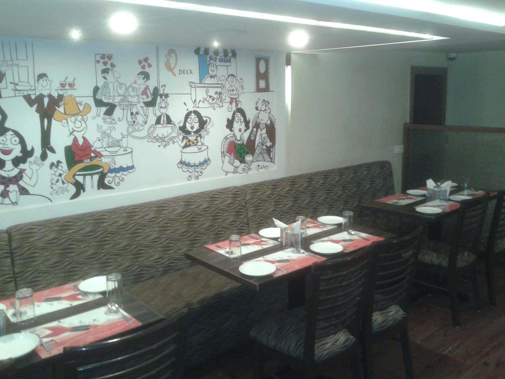 Hotel Q Deck Mumbai Kültér fotó