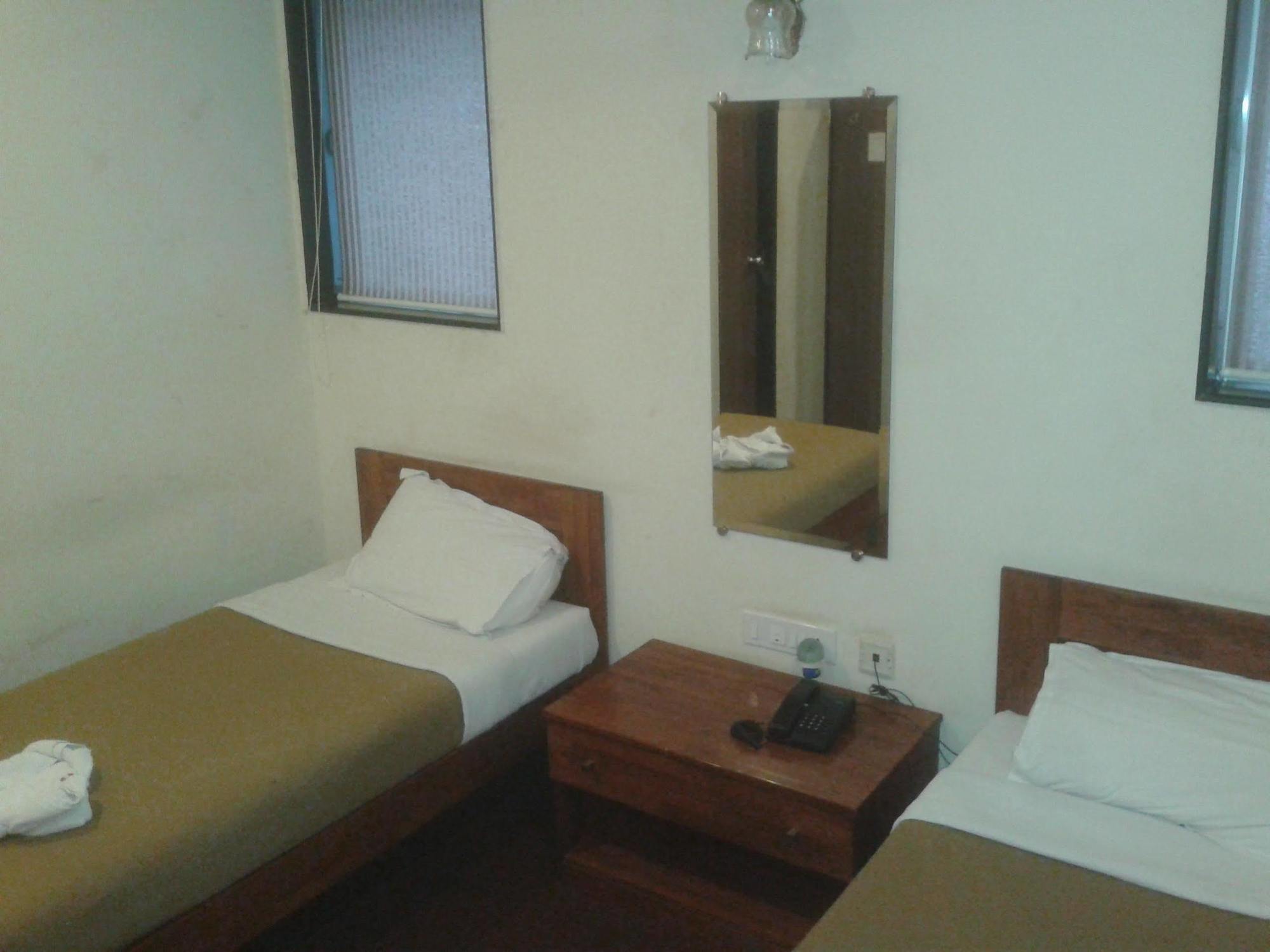 Hotel Q Deck Mumbai Kültér fotó