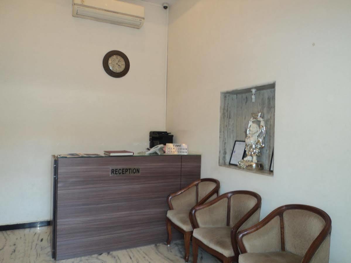 Hotel Q Deck Mumbai Kültér fotó